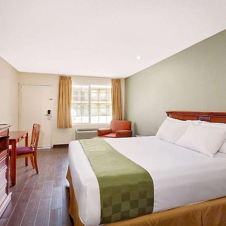 Travelodge By Wyndham ال سنترو المظهر الخارجي الصورة